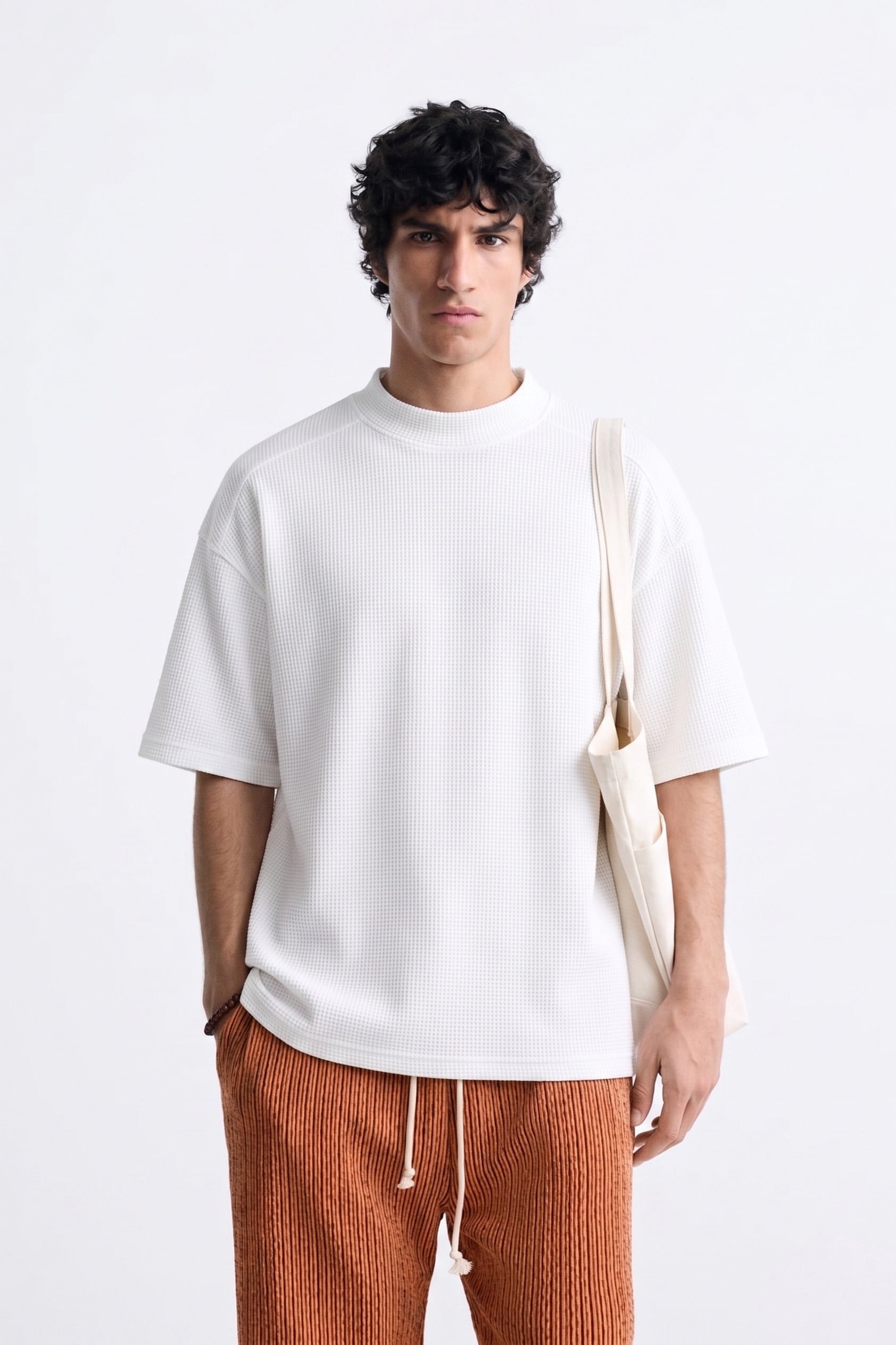 BASIC T-SHIRT
